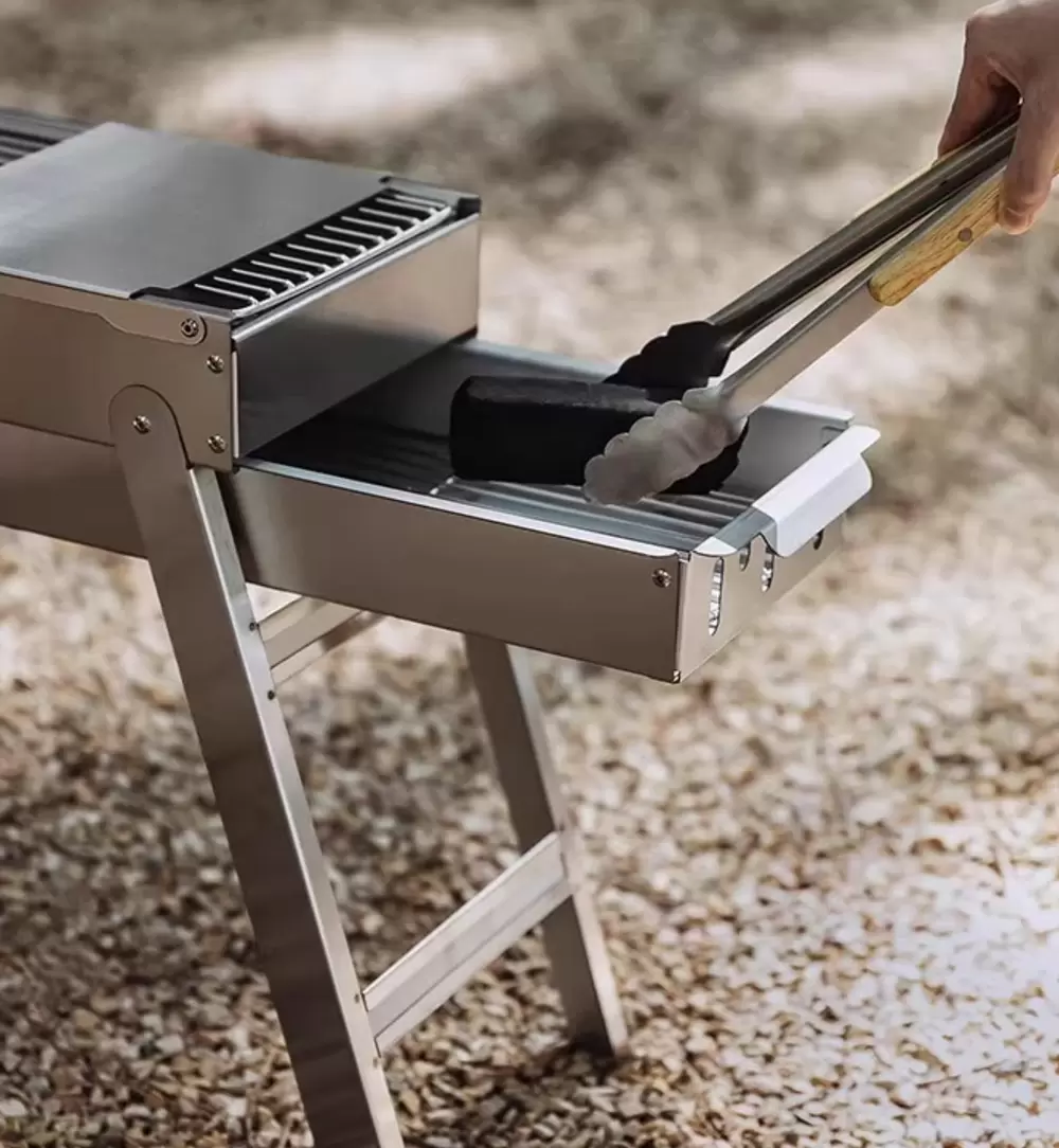 Minimalist katlanır kömürlü barbekü sobası